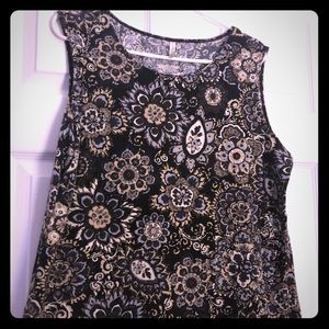 💥💕2/$10 WHITE STAG SLEEVELESS TOP💕💥